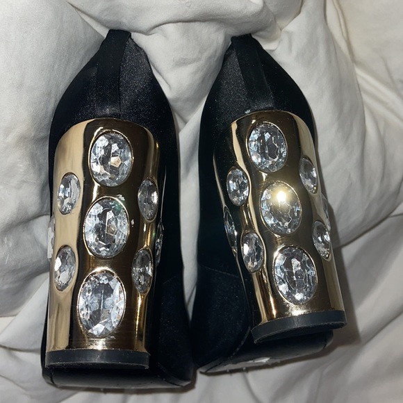 Gorgeous satin black Tory Birch heels - Picture 4 of 5